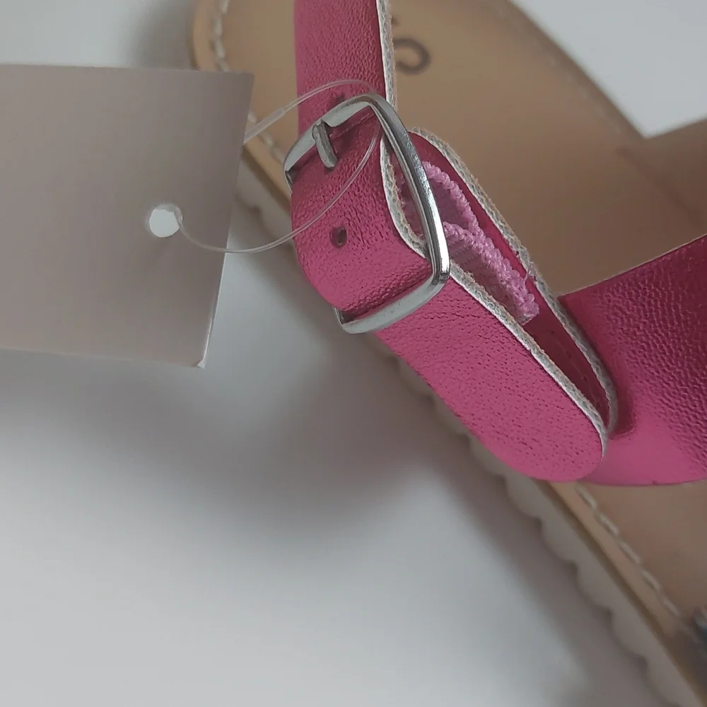 So sandals mutlicolored metallic stranppy‎ sandal big Girls size 4M